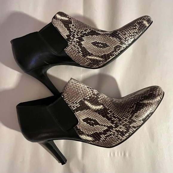 Cole Haan Black Maxfield Snake Print Leather Heel Ankle Boots/Booties sz 8.5 - Picture 1 of 10